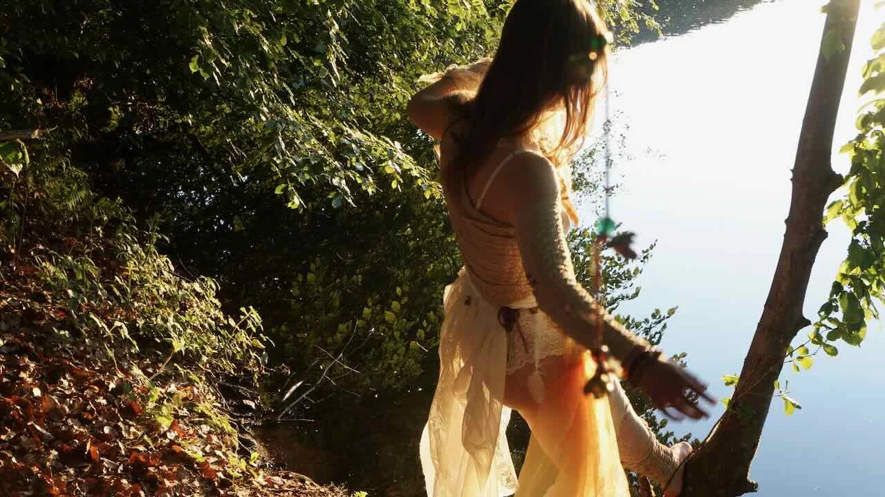 Lean into your light – Performance im Wald, Teil zwei