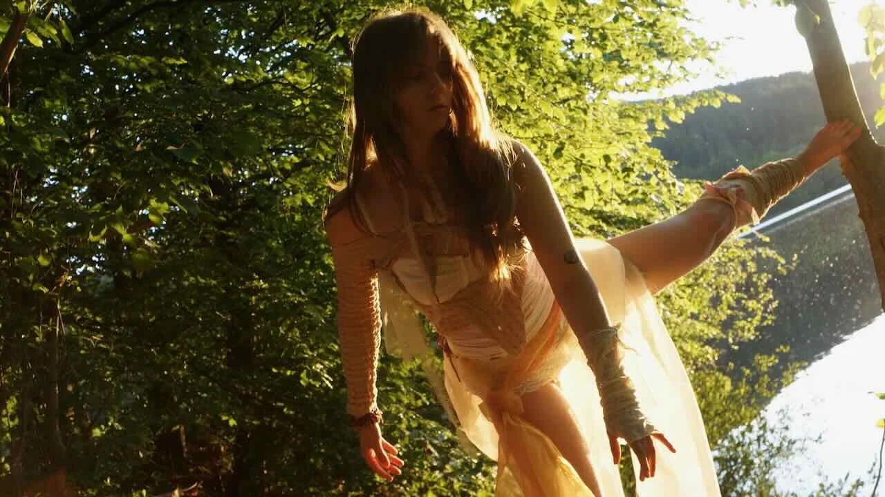 Lean into your light – Performance im Wald, Teil drei