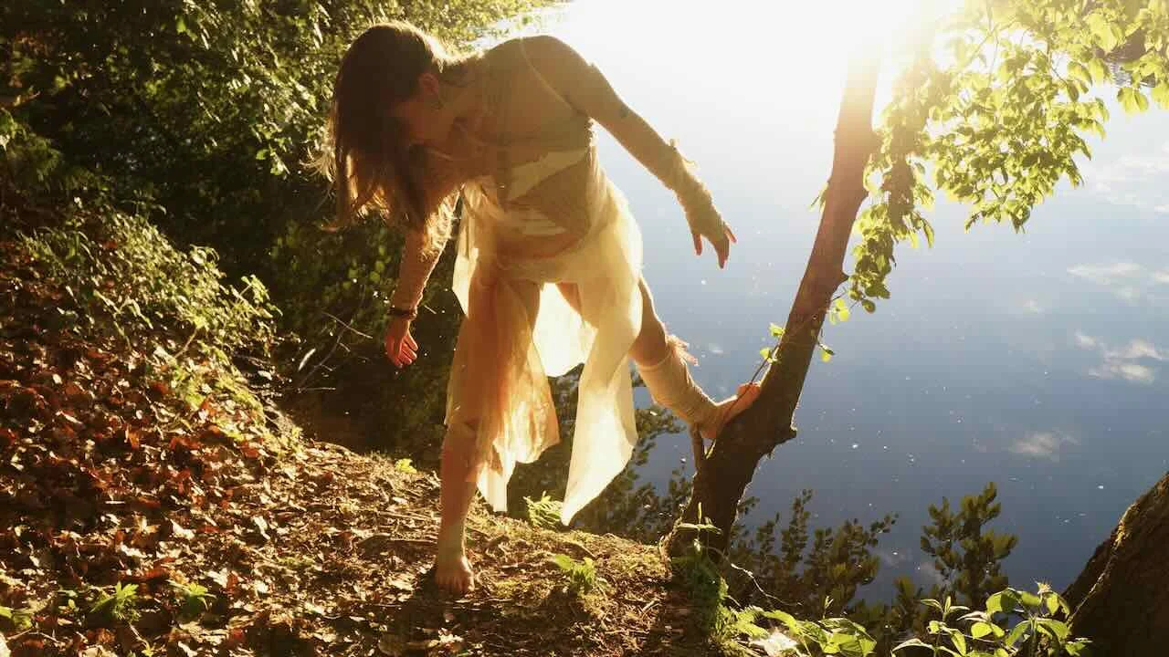 Lean into your light – Performance im Wald, Teil vier