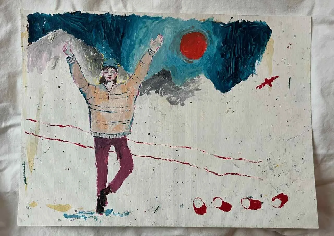 stand still – Figur vor blauem Hintergrund